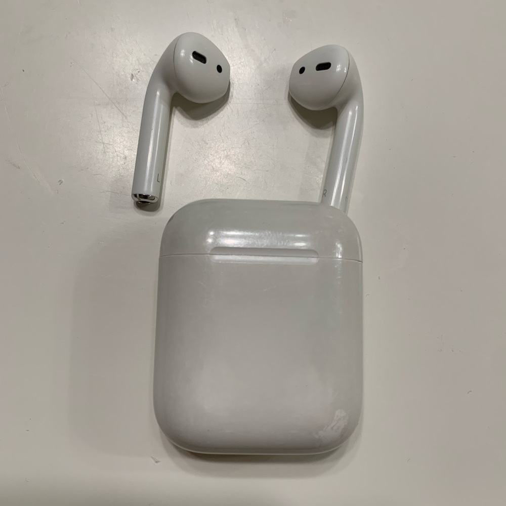 AirPods - Picture 6 of 6